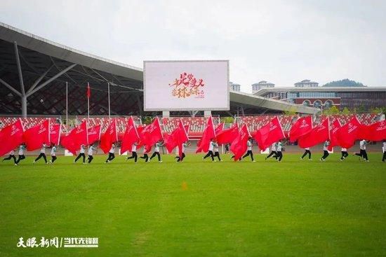 伊莎貝是個脫口秀演員，雖然口袋裡沒什麼錢，卻積極掌控生射中的一切。一天，她赶上了家財萬貫、經營海運公司的三兄妹。二哥羅伯特是個愛慕虛榮的少爺，mm丹妮拉則是脾氣火爆的討厭鬼。看上了伊莎貝逗笑本身難弄mm的才能，羅伯特決定招聘伊莎貝來“弄定”自家mm的心。這個完善計畫，還會有來自亞馬遜雨林的巫師、易怒的上尉年夜哥和兩位擁有堅定信心的演員參與。他們所有人到底會擦出什麼火花呢？